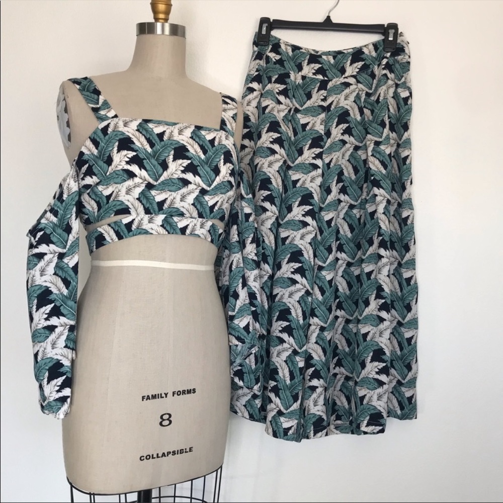 NWT L’ATISTE by Amy M leaf print pant set